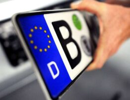 Суд: поліція має право зупиняти автомобіль з іноземною реєстрацією